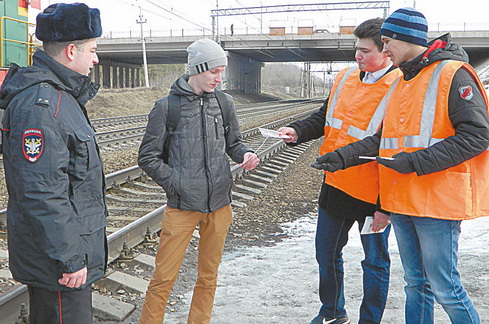 колледж ржд проводник. студенты железнодорожники. красивые девушки проводницы. девушка в жд форме. студенческие отряды проводников.