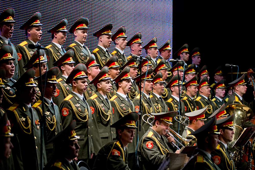 Хор ансамбля александрова. Балетный ансамбль александрова. Выступает в форме. Дарина валитова синхронное. Купальник для синхронного плавания.