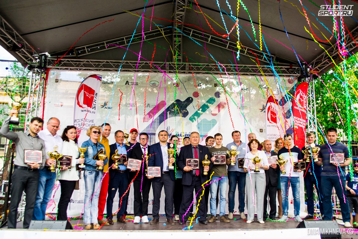 Институт спорта москва. Студенты РАНХИГС спорт. Игра университет Москва. Студенты фото награждения. Спортивный университет в Москве.