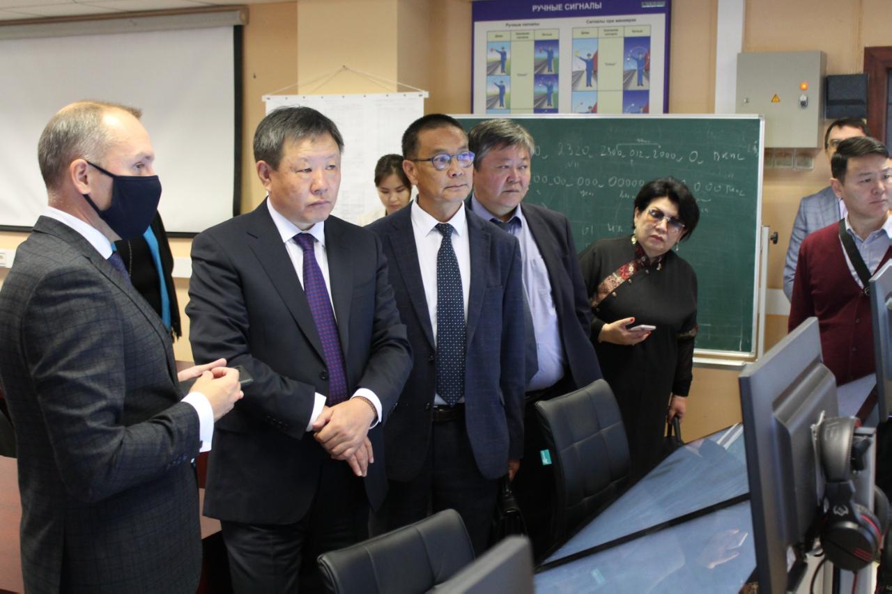 Российский университет транспорта посетила делегация из Монголии | РУТ ...