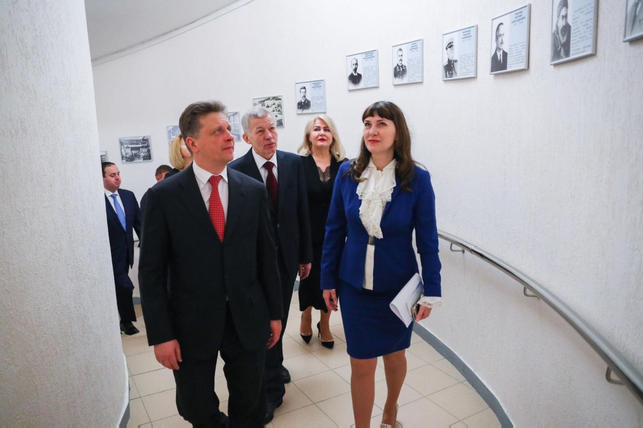 вгую сочи университет. открыли сочинскую. экскурсии в сочи. памятник доктор лиза. открыли сочинскую.